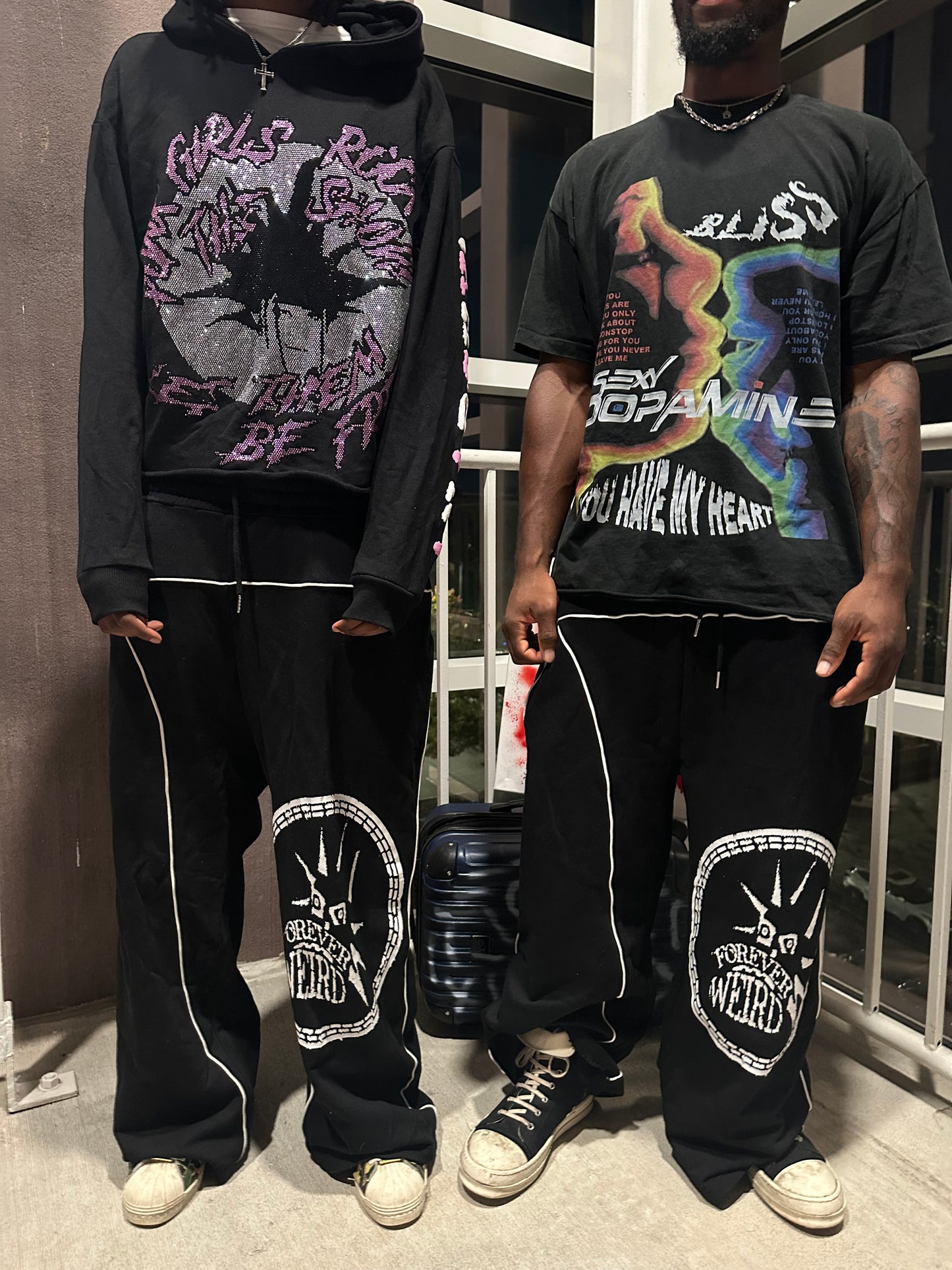 BLACK FOREVERWEIRD SWEATS